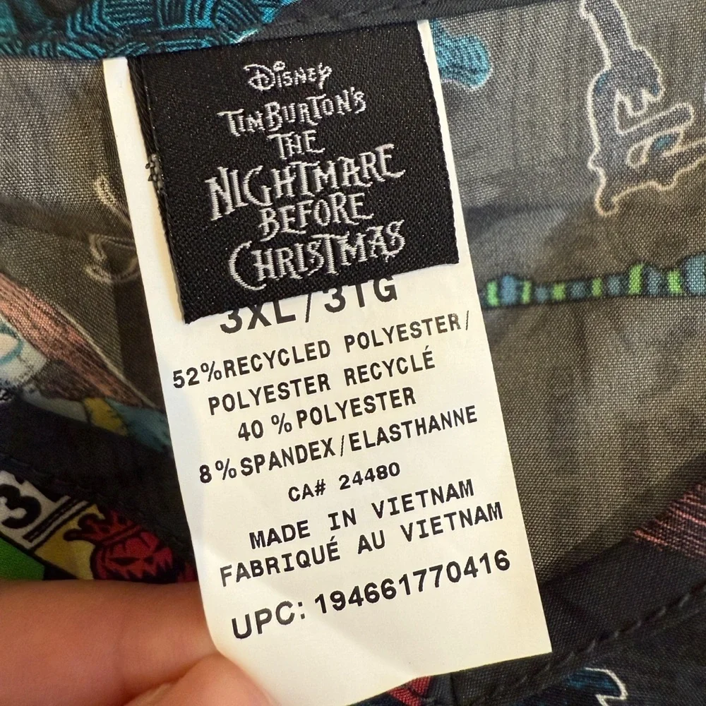 NWT Disney The Night Before Christmas Women’s V-Neck Scrub Top Halloween - Picture 6 of 7